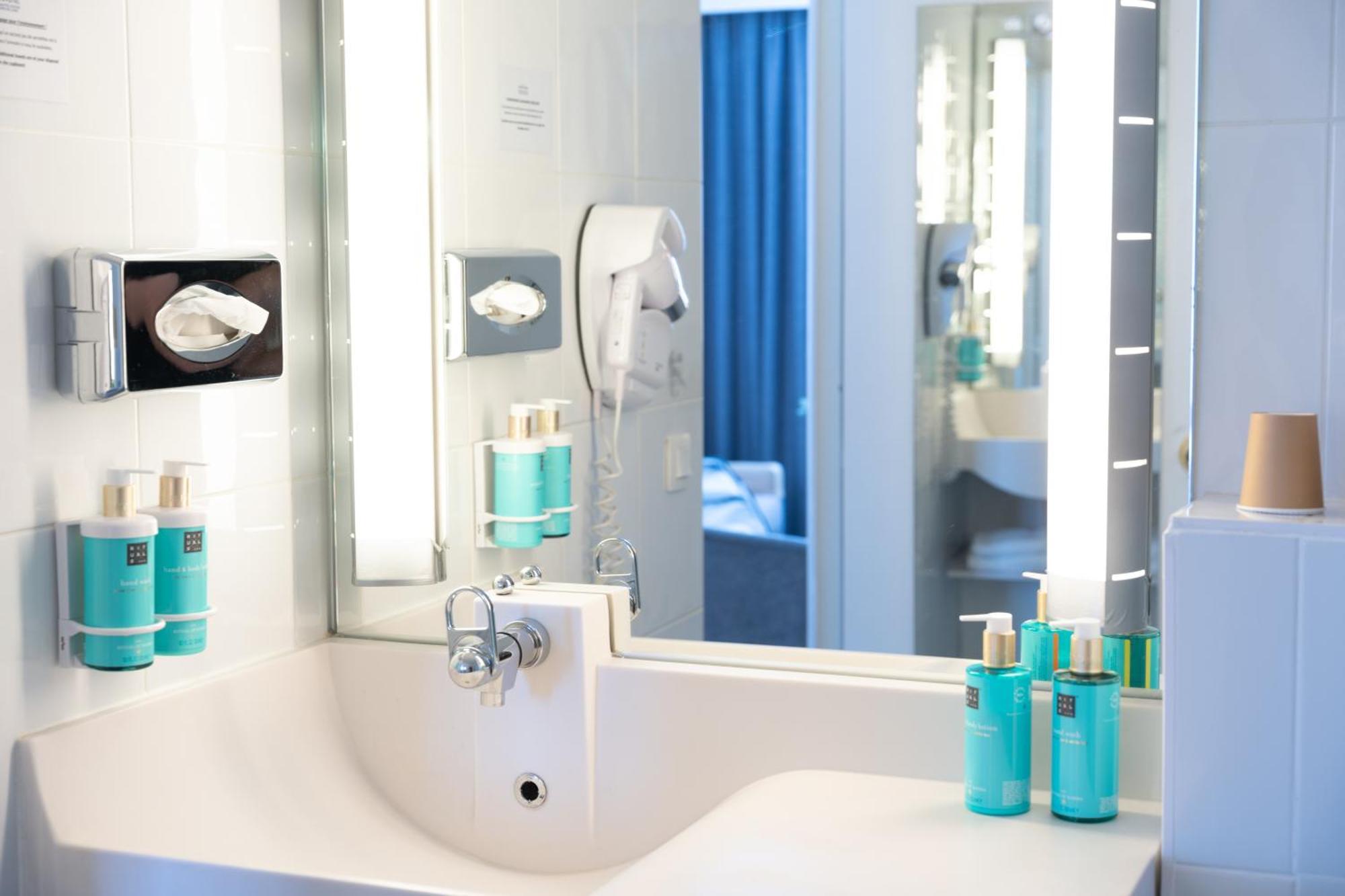 Novotel Nantes Centre Bord De Loire Екстер'єр фото