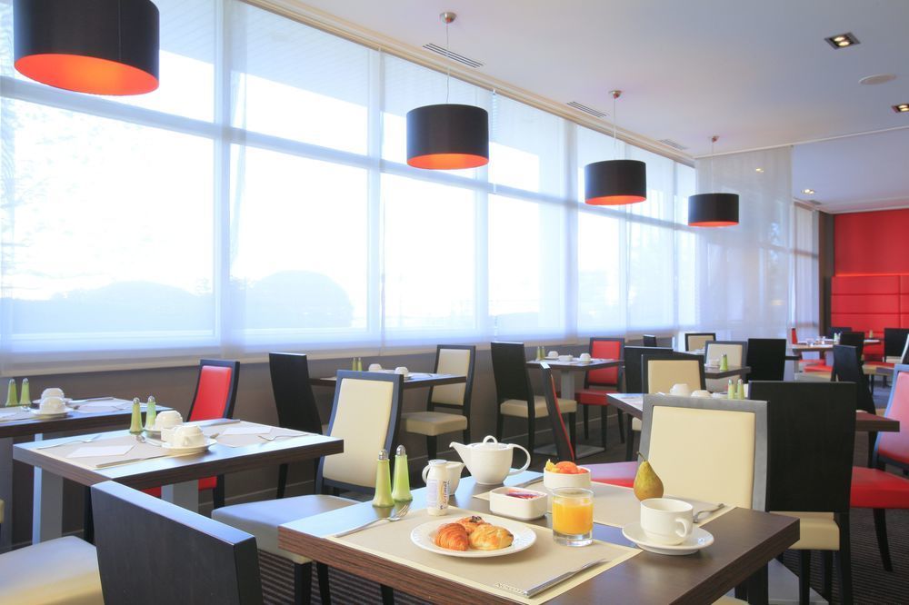 Novotel Nantes Centre Bord De Loire Екстер'єр фото